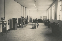 FP.ITI.Lab25TecnologicoEResist enzaMateriali1950